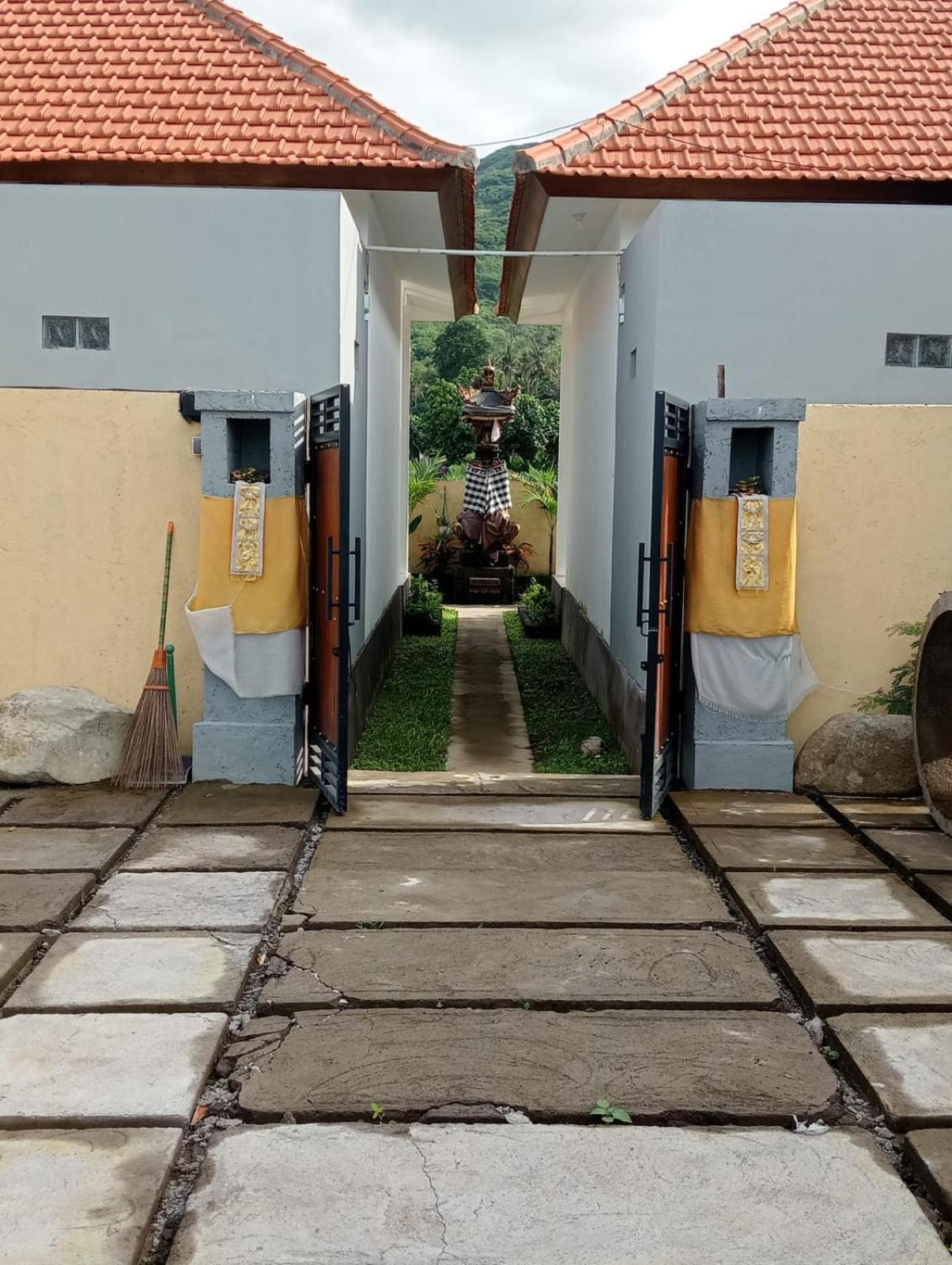 Amed Yudhadewata Hotel Exterior photo